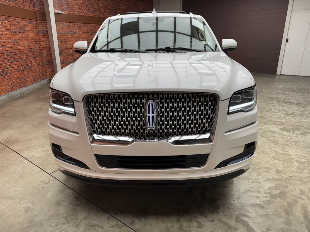 Used 2024 Lincoln Navigator L Reserve AWD/4WD image 9
