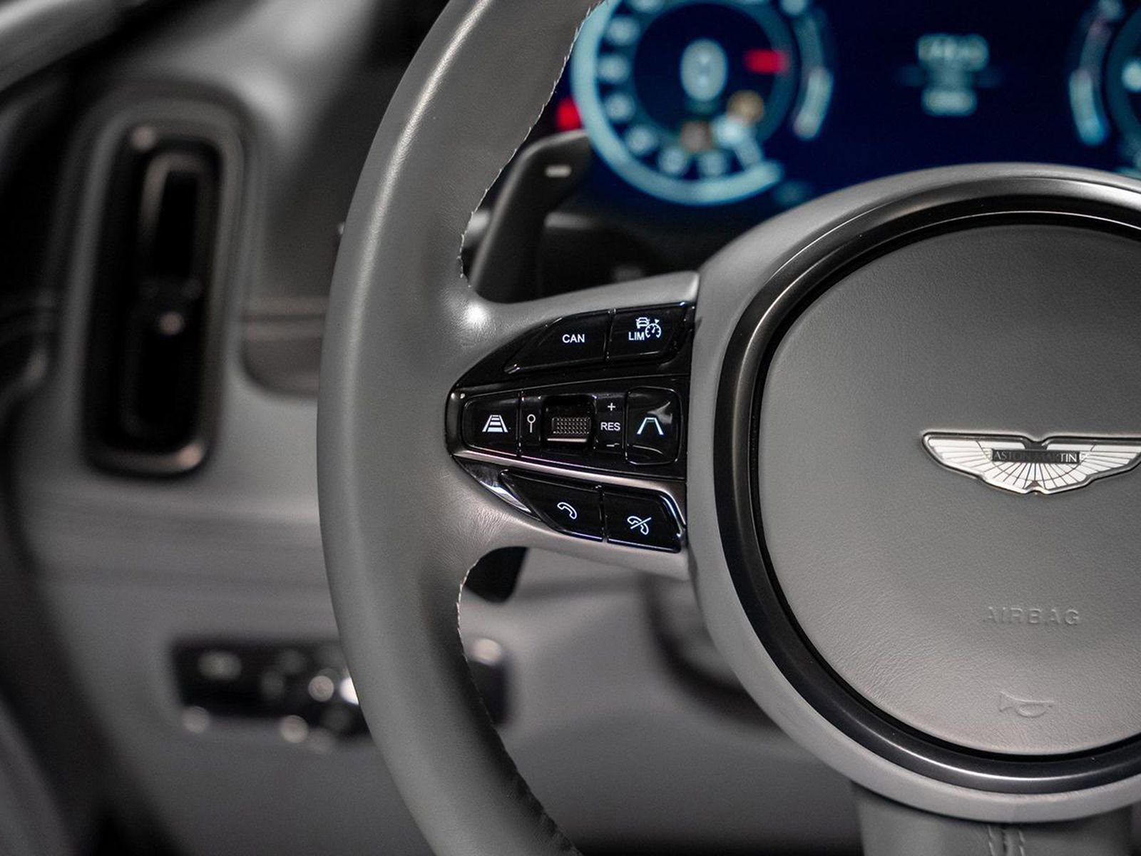 Used 2021 Aston Martin DBX image 48