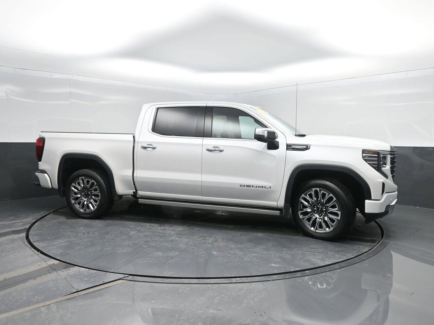 Used 2024 GMC Sierra 1500 Denali Ultimate image 3