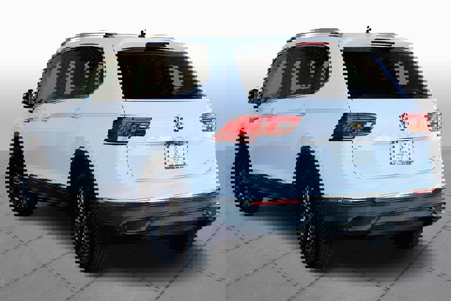 Used 2022 Volkswagen Tiguan SE image 12