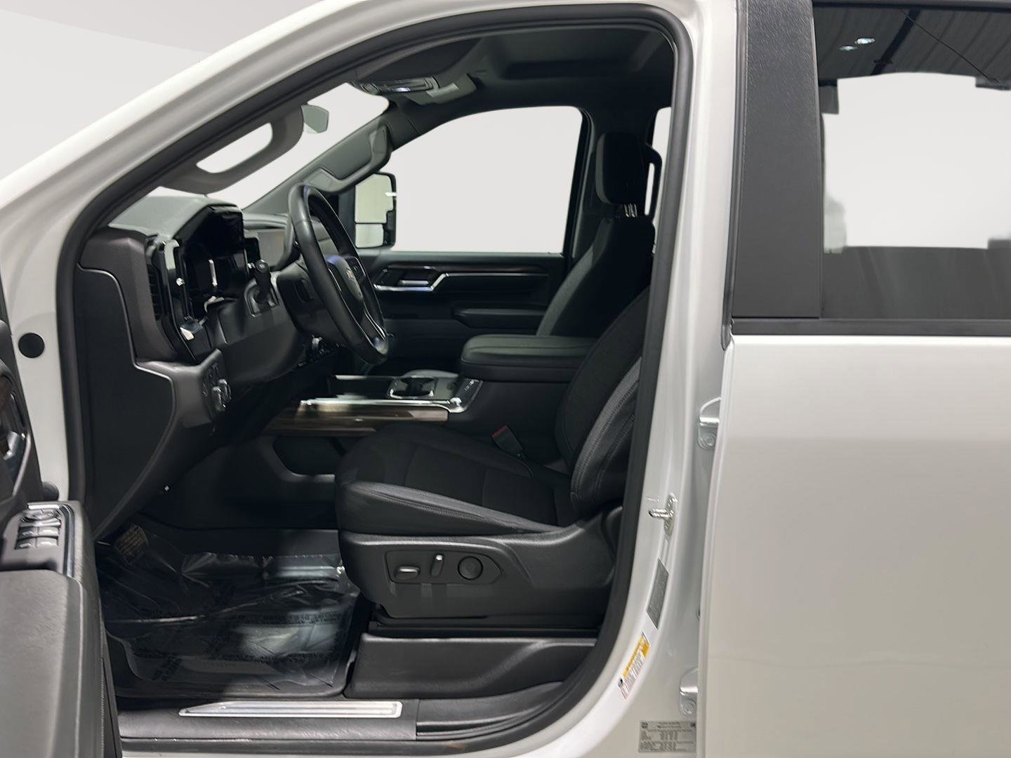 Used 2024 Chevrolet Silverado 3500 LT w/ Convenience Package image 18