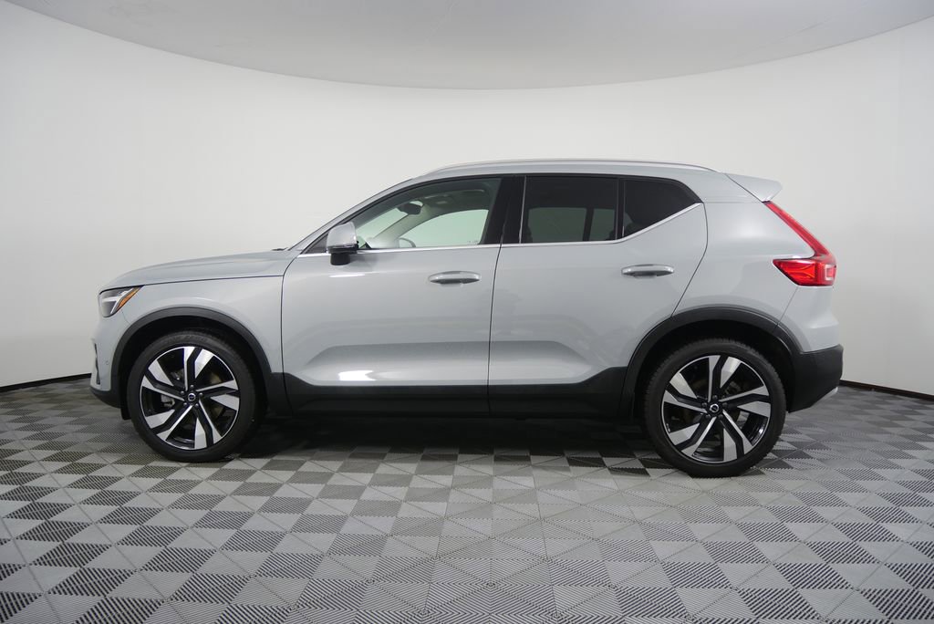 Used 2025 Volvo XC40 B5 Plus w/ Climate Package image 6