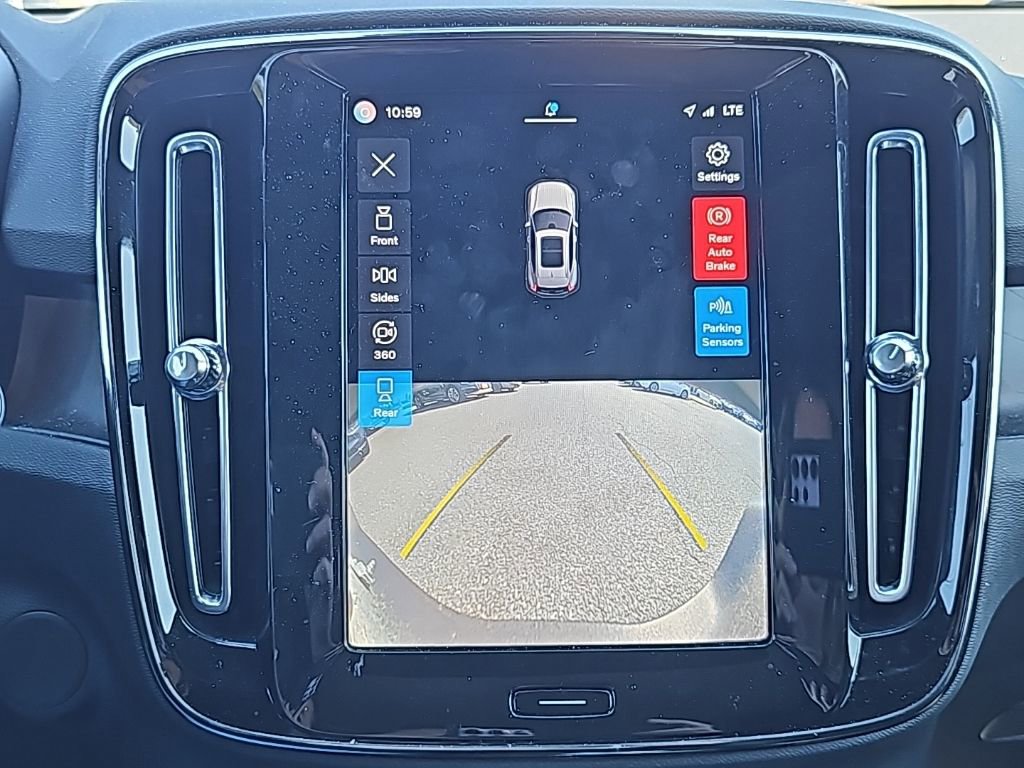 Used 2023 Volvo XC40 Recharge Plus image 8