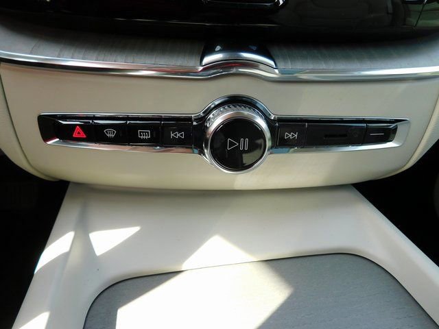 New 2024 Volvo XC60 T8 Ultimate w/ Climate Package image 27