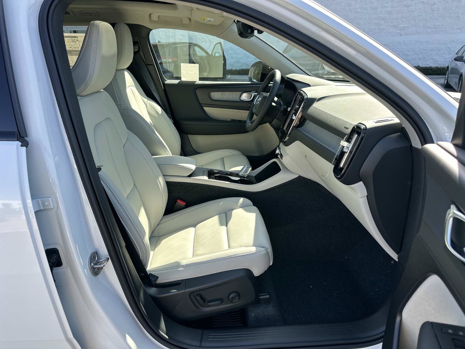 New 2026 Volvo XC40 B5 Plus w/ Protection Package Premier AWD/4WD image 20