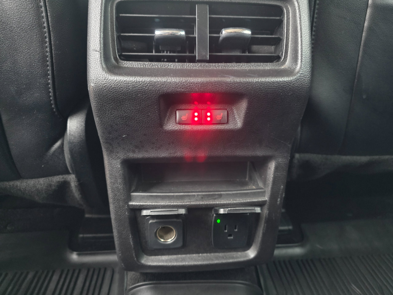 Used 2018 Ford Edge Titanium w/ Equipment Group 302A image 16