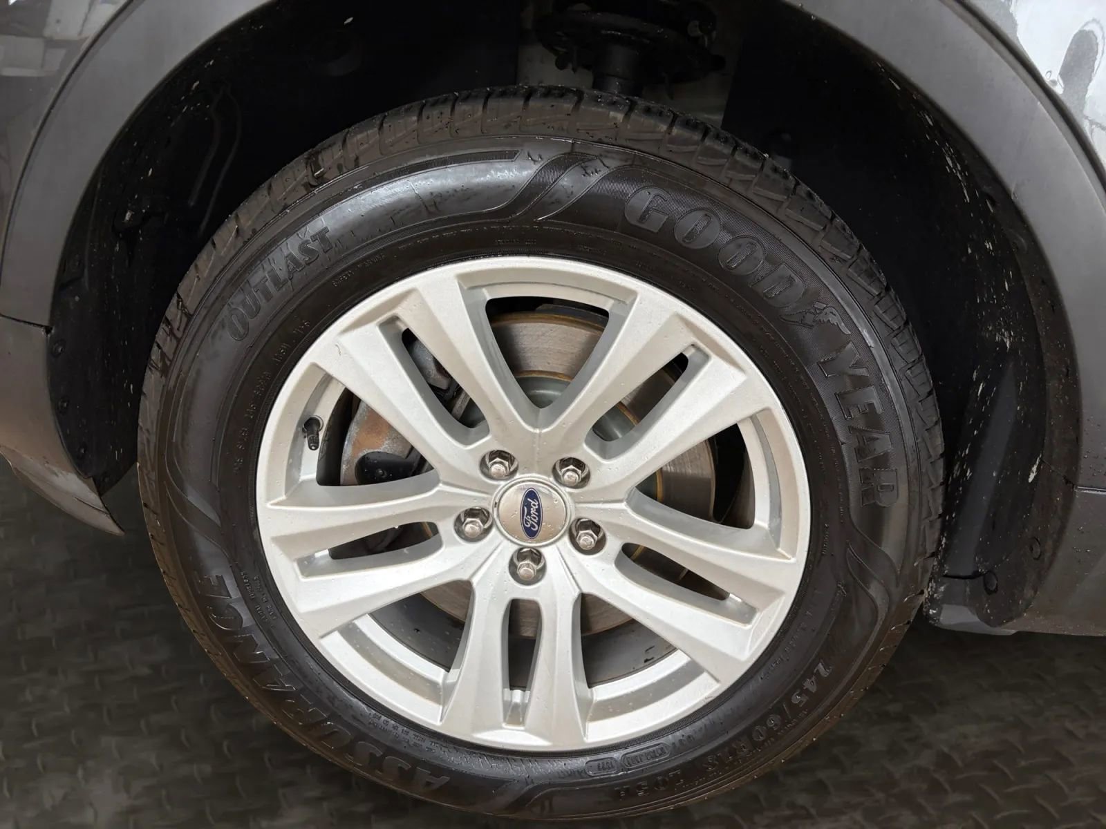 Used 2018 Ford Explorer XLT w/ Equipment Group 201A AWD/4WD image 37