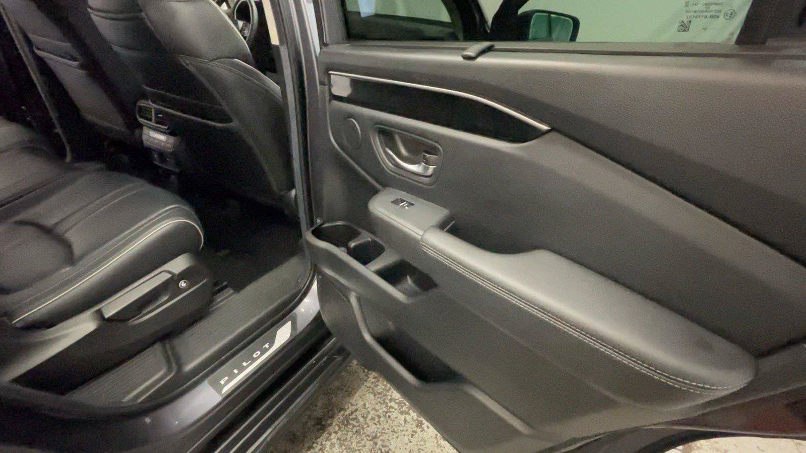Used 2025 Honda Pilot Elite image 21