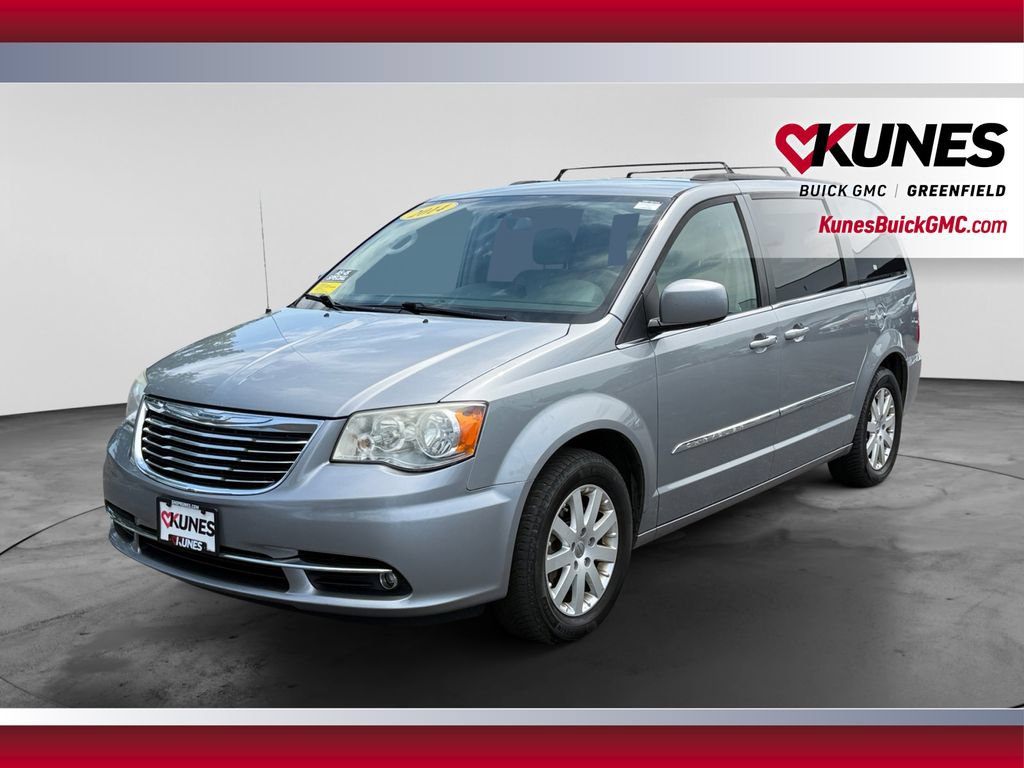 Used 2014 Chrysler Town & Country Touring FWD image 4