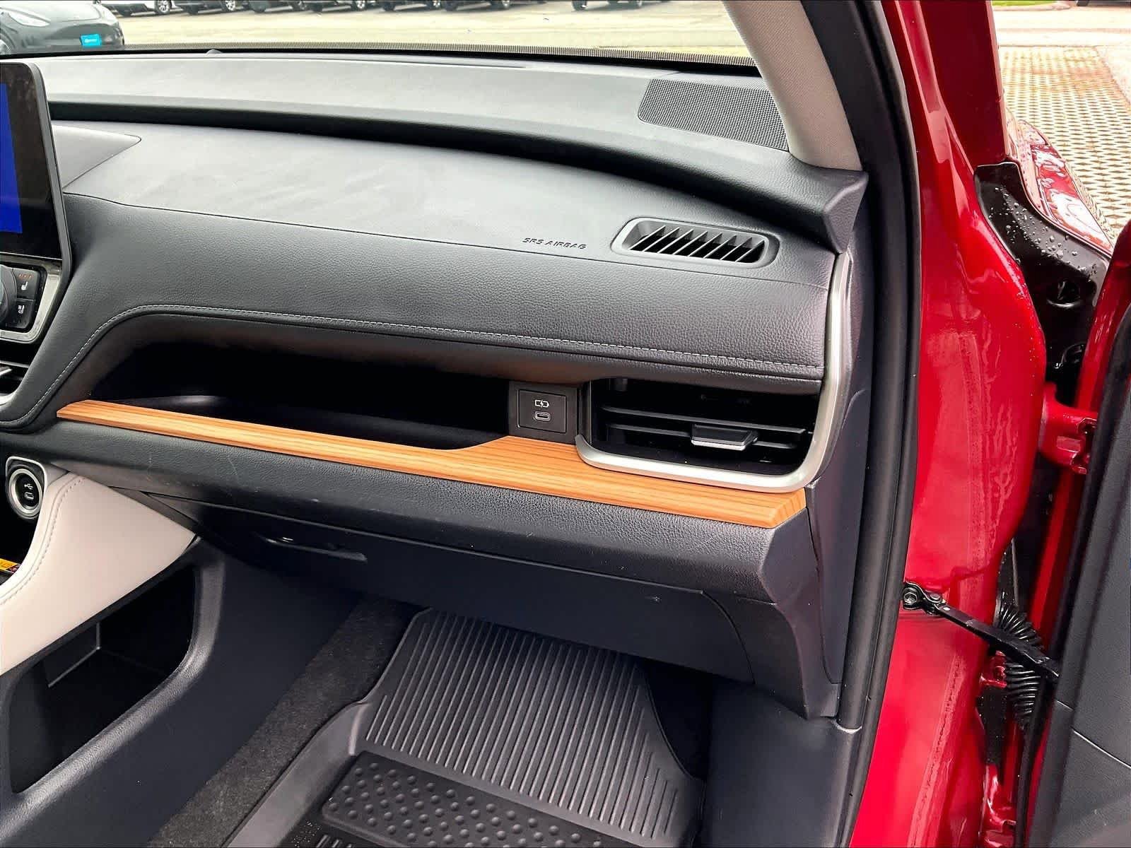 Used 2024 Toyota Grand Highlander Limited AWD/4WD image 13