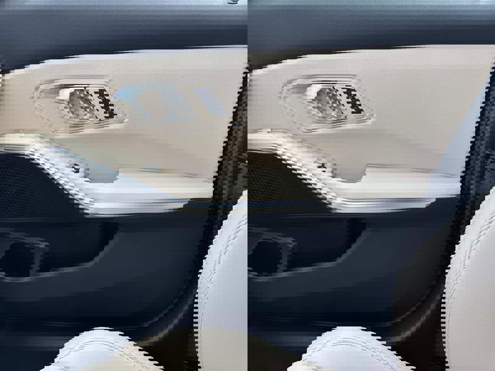 New 2026 BMW 330i Sedan w/ M Sport Package image 23