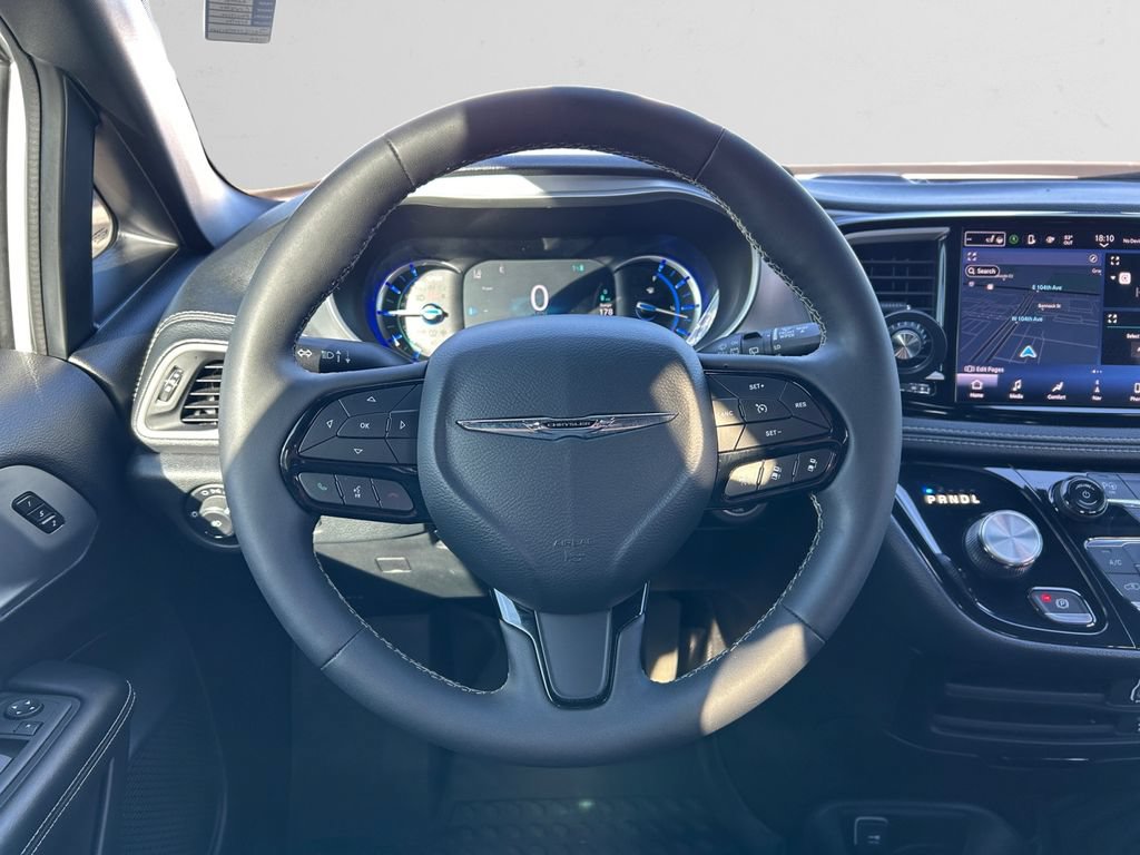 Used 2022 Chrysler Pacifica Touring-L w/ Uconnect Theater Family Group FWD image 14
