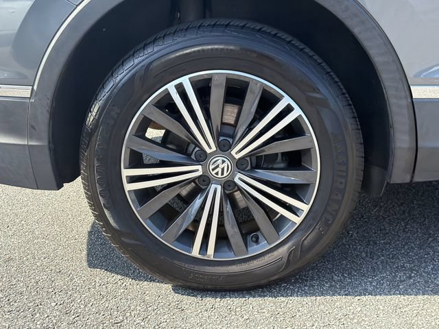 Used 2019 Volkswagen Tiguan SEL w/ 3rd Row Seat Package AWD/4WD image 19