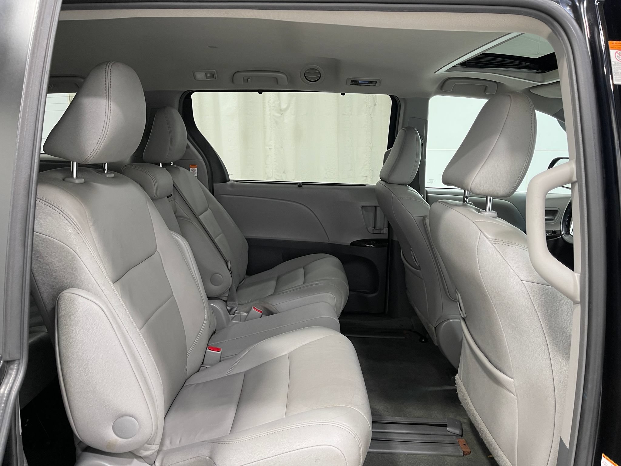 Used 2017 Toyota Sienna XLE w/ XLE Navigation Package FWD image 32