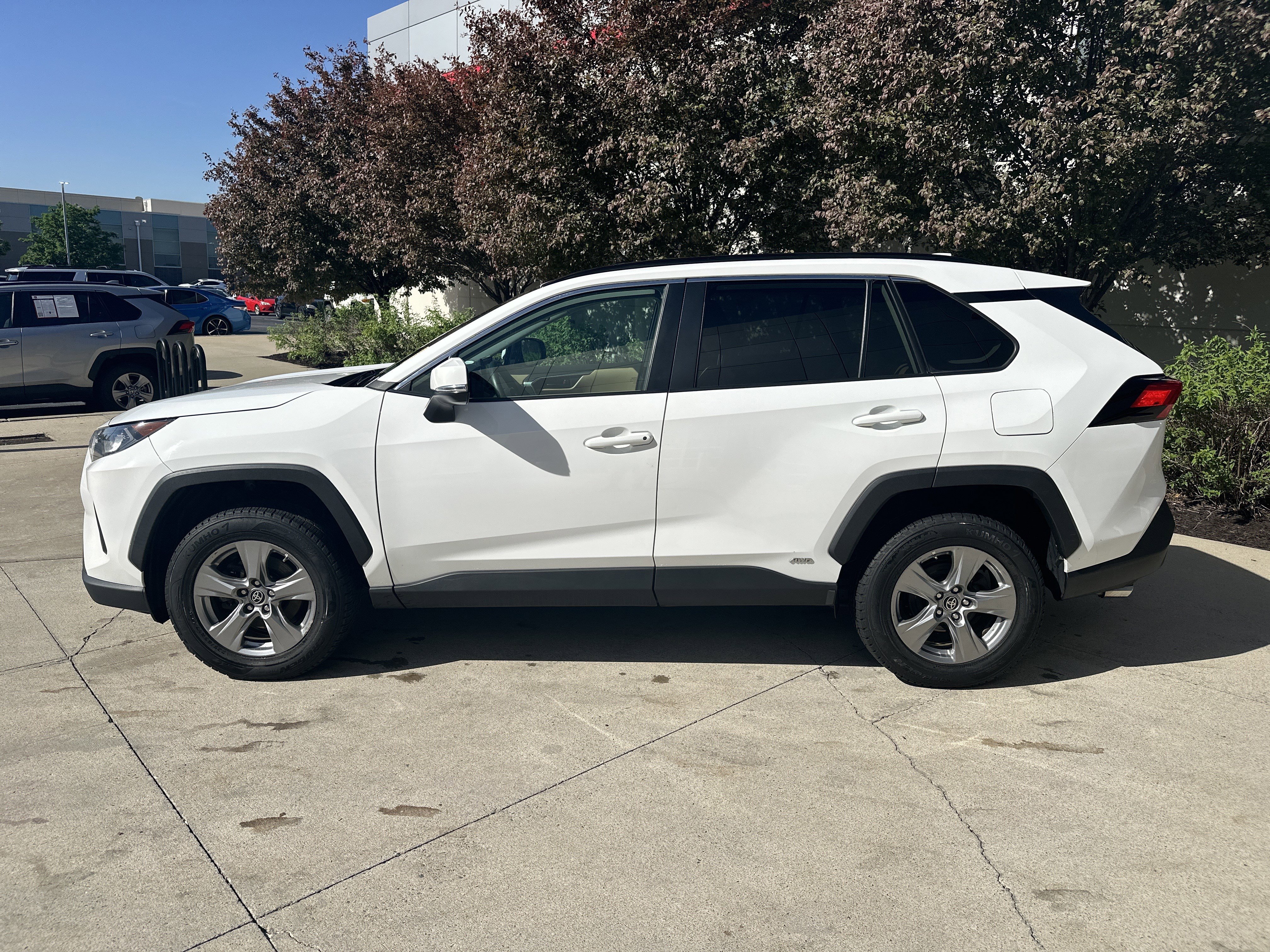 Used 2022 Toyota RAV4 LE AWD/4WD image 10
