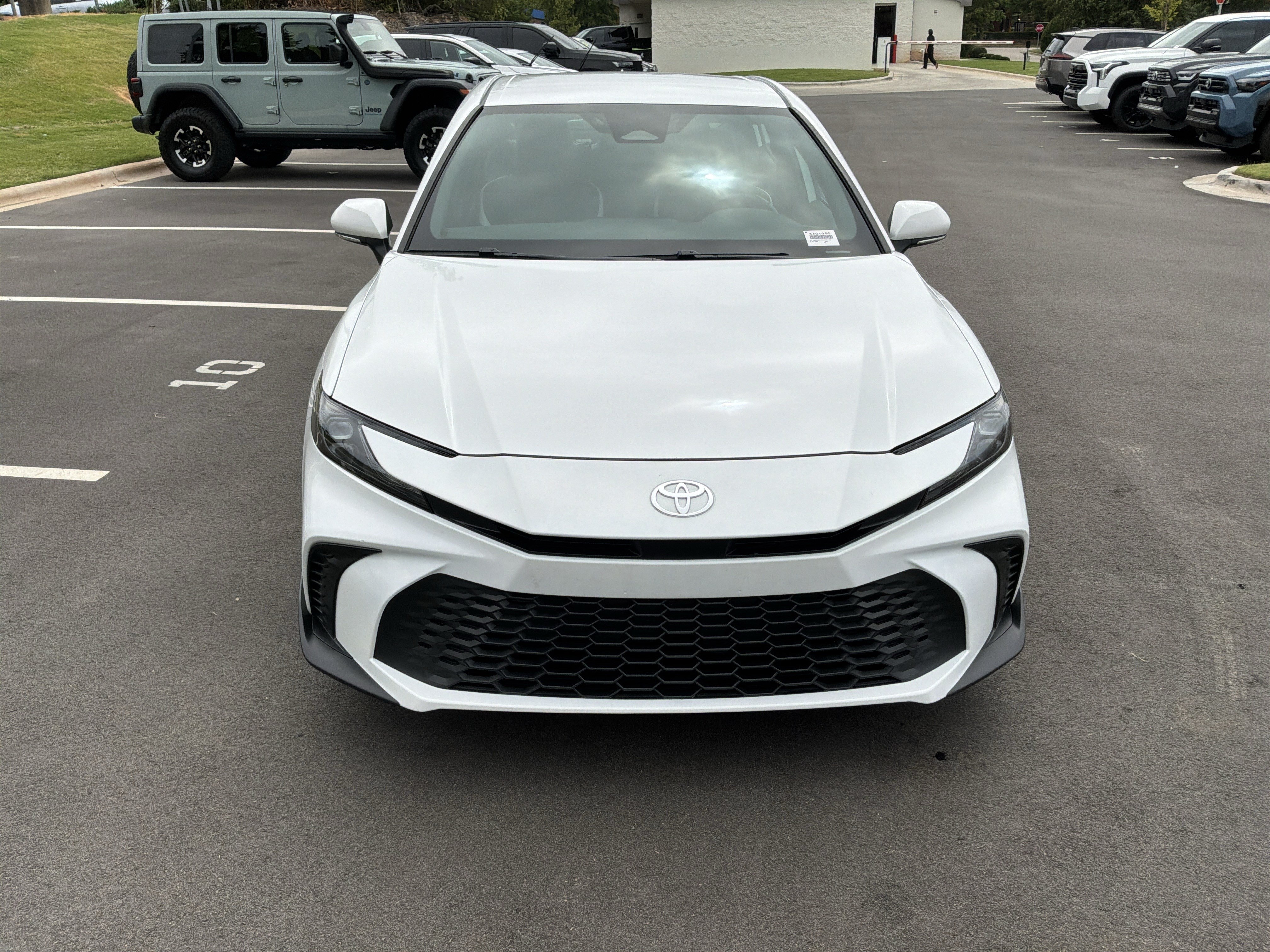 Used 2025 Toyota Camry SE FWD image 3