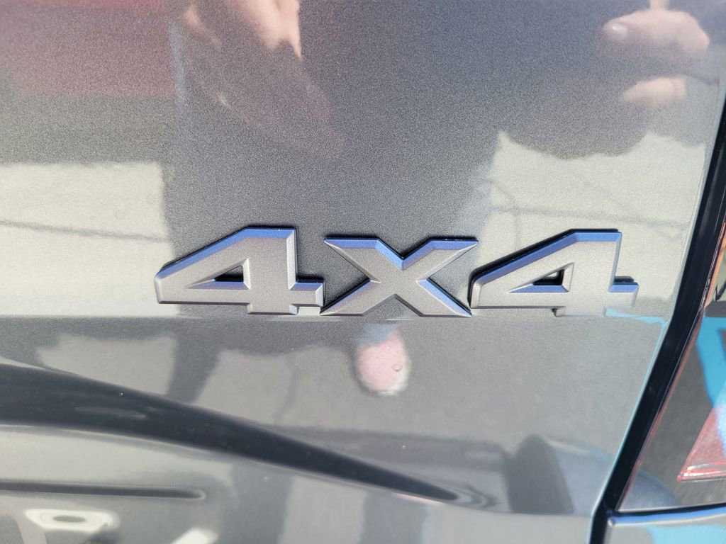 New 2025 Nissan Frontier SV image 6