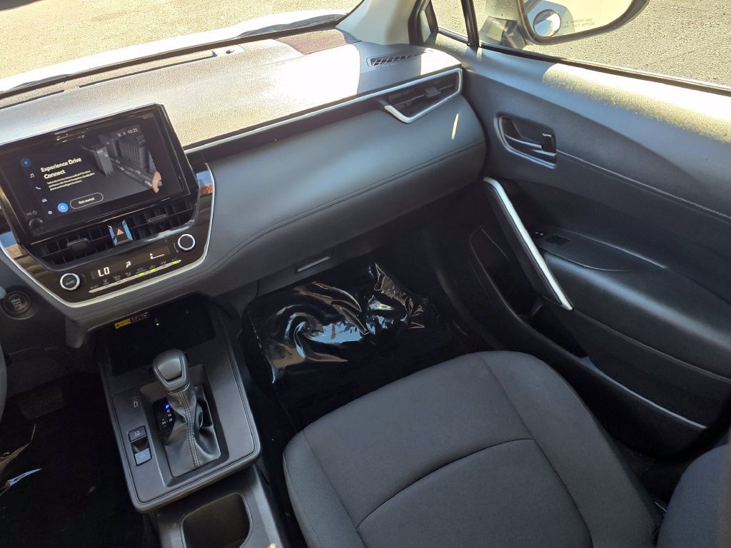Used 2026 Toyota Corolla Cross LE FWD image 35