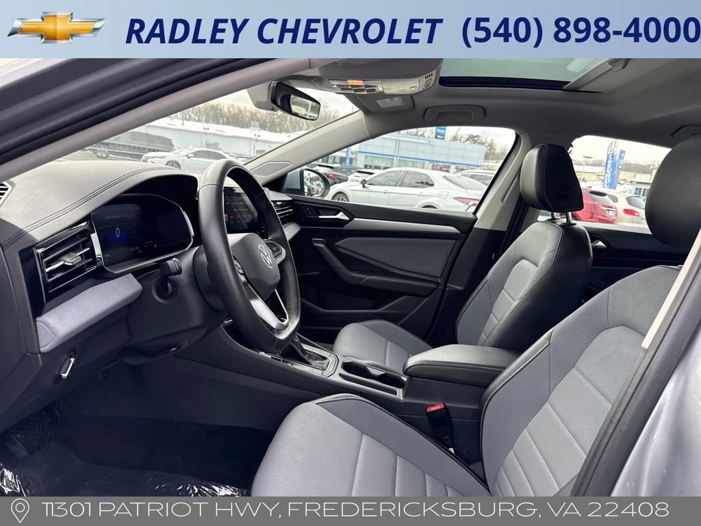 Used 2025 Volkswagen Jetta SE video 3