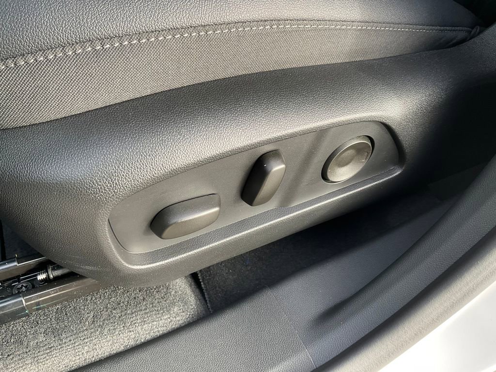 Used 2026 Chevrolet Equinox LT w/ Convenience Package II image 19