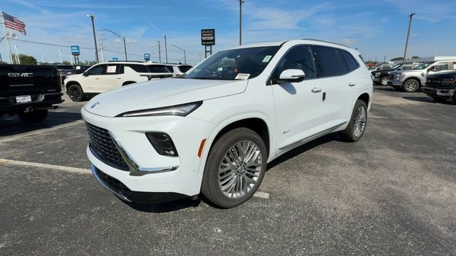 New 2027 Buick Enclave Avenir w/ LPO, Floor Liner Package FWD image 4