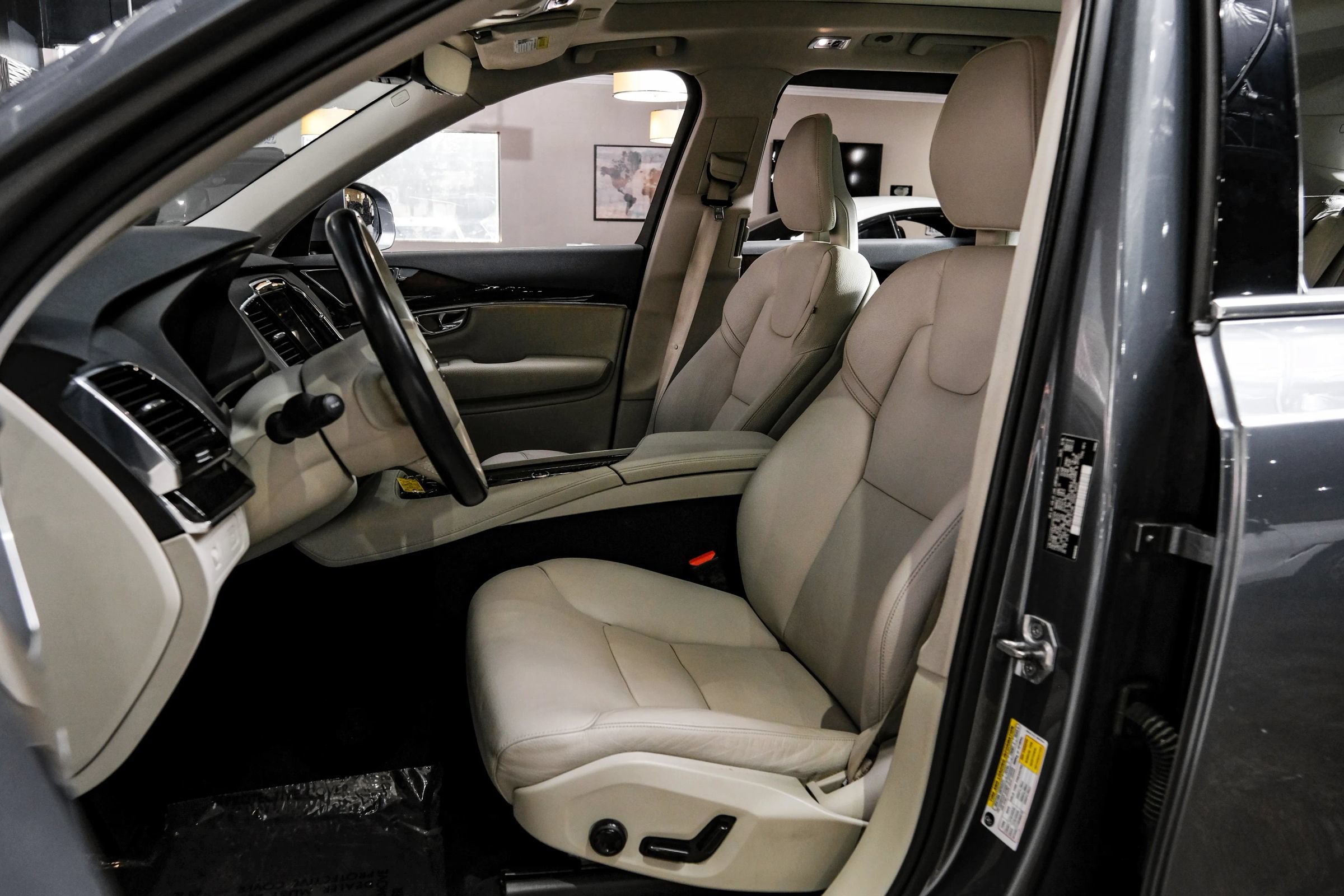 Used 2017 Volvo XC90 T6 Momentum w/ Convenience Package AWD/4WD image 33