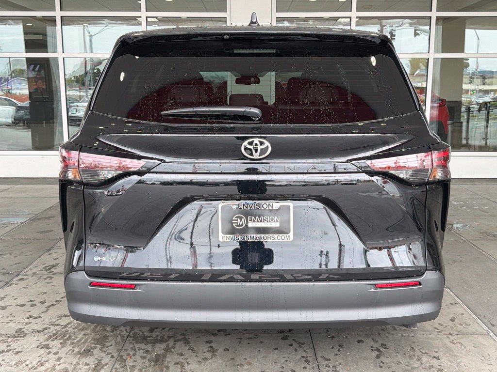 New 2026 Toyota Sienna LE FWD image 11