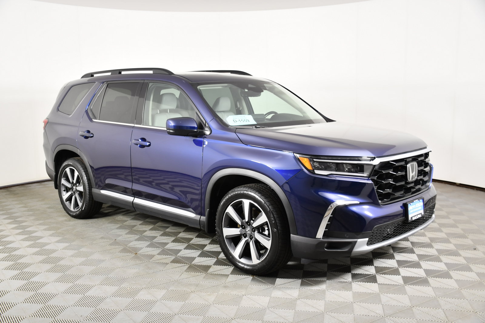 Used 2025 Honda Pilot Touring image 4