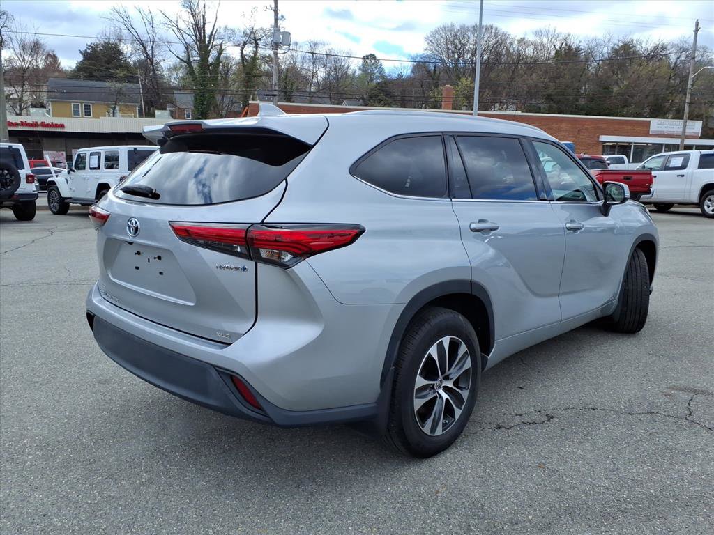 Used 2022 Toyota Highlander XLE image 4