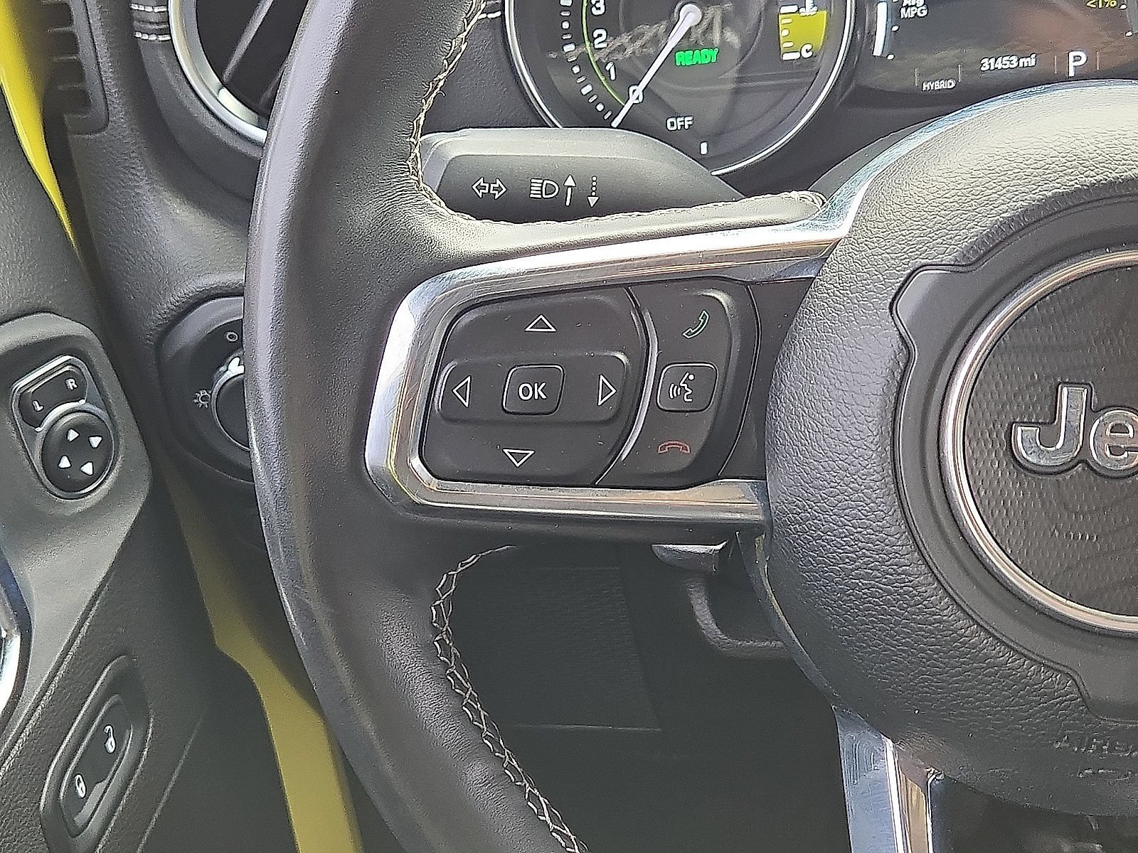 Used 2023 Jeep Wrangler Unlimited Sahara w/ Cold Weather Group AWD/4WD image 19