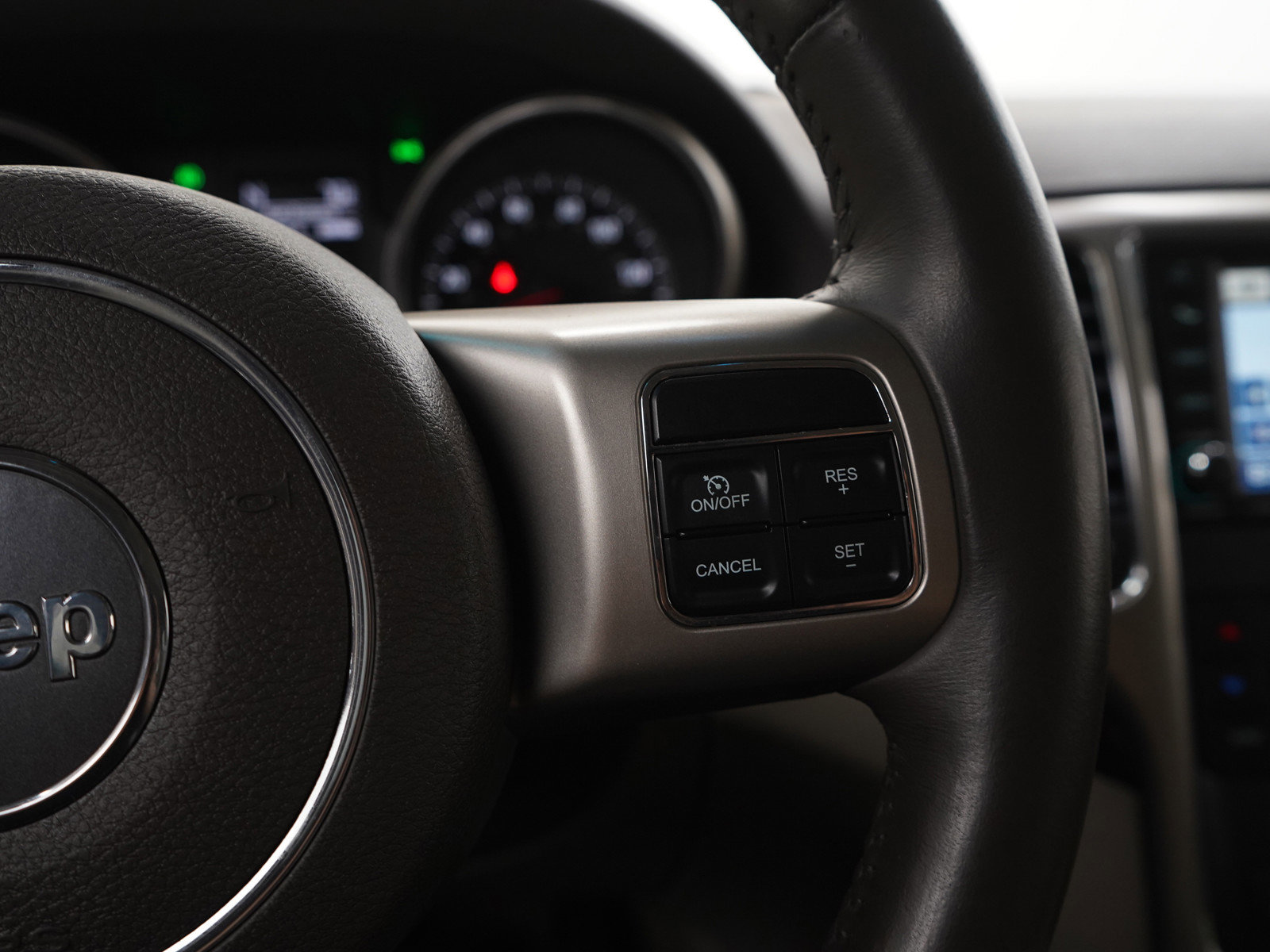 Used 2011 Jeep Grand Cherokee Laredo AWD/4WD image 24