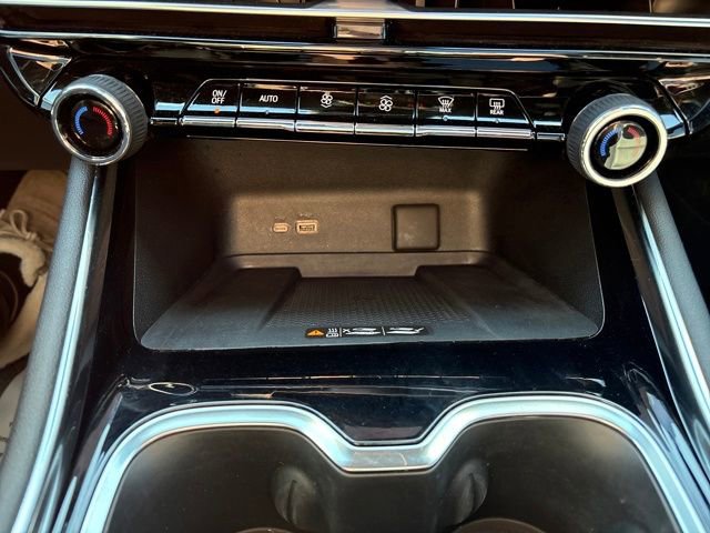 Used 2024 Chevrolet Traverse RS image 26