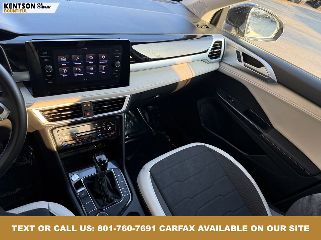 Used 2025 Volkswagen Taos SE image 23