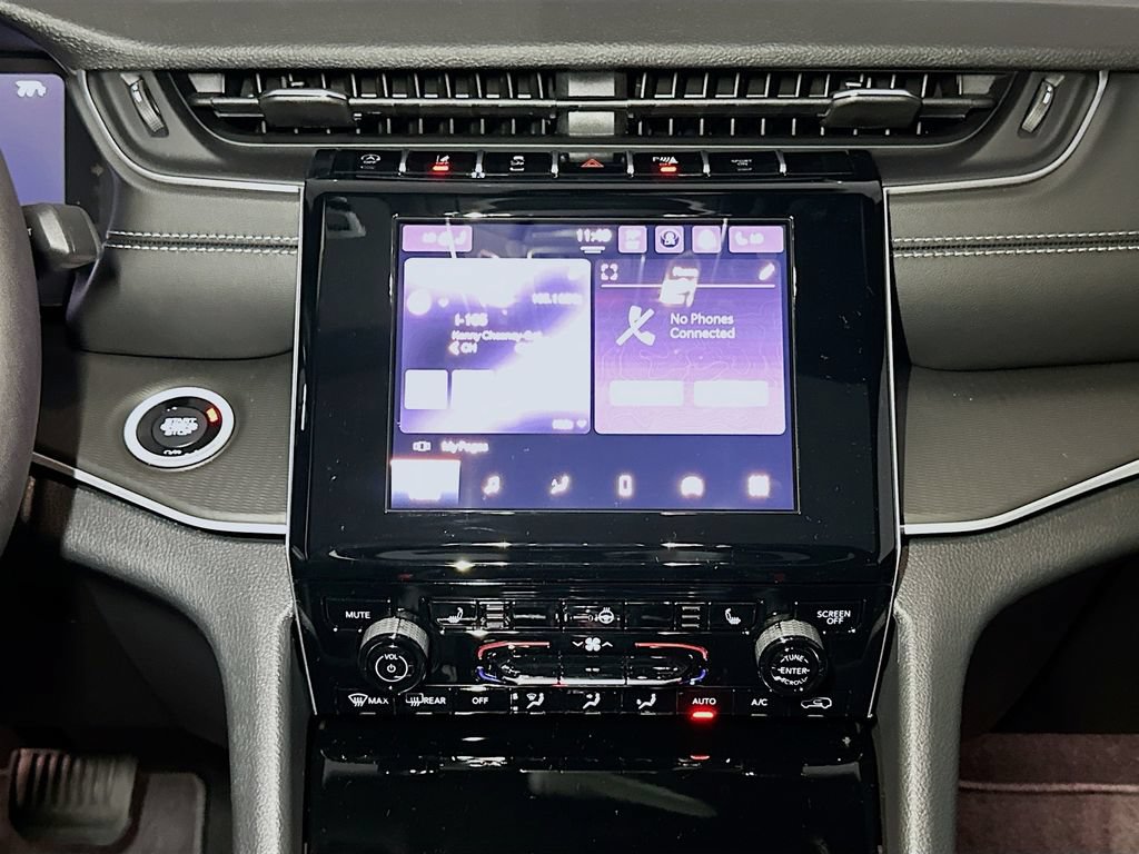 New 2025 Jeep Grand Cherokee Altitude AWD/4WD image 8