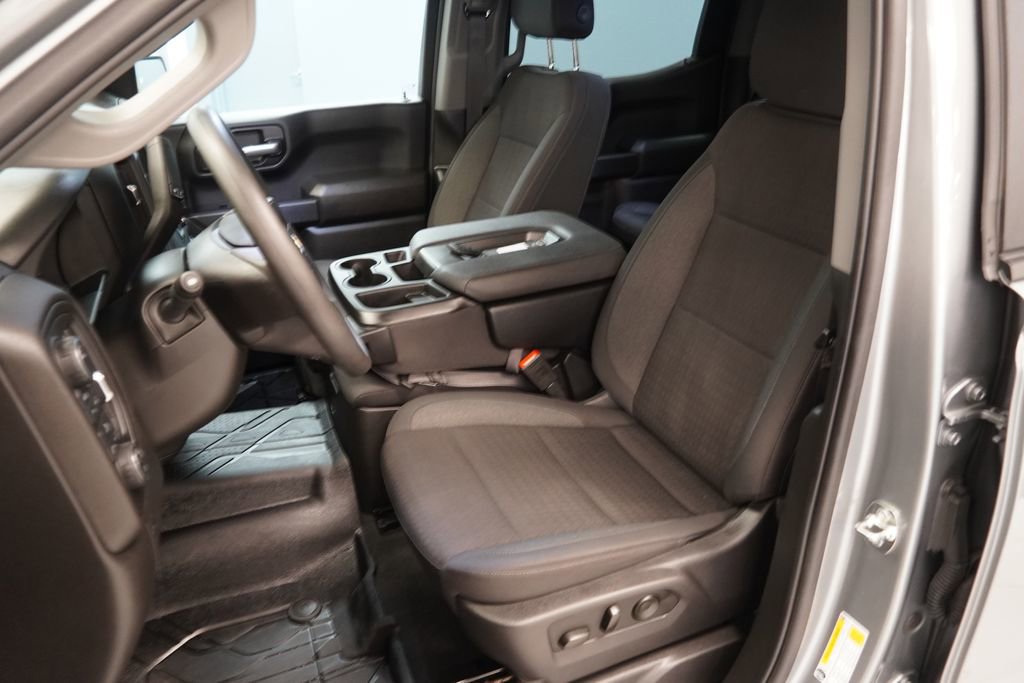 Used 2025 Chevrolet Silverado 1500 Custom image 3