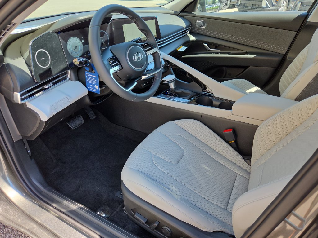 New 2026 Hyundai Elantra Limited FWD image 10