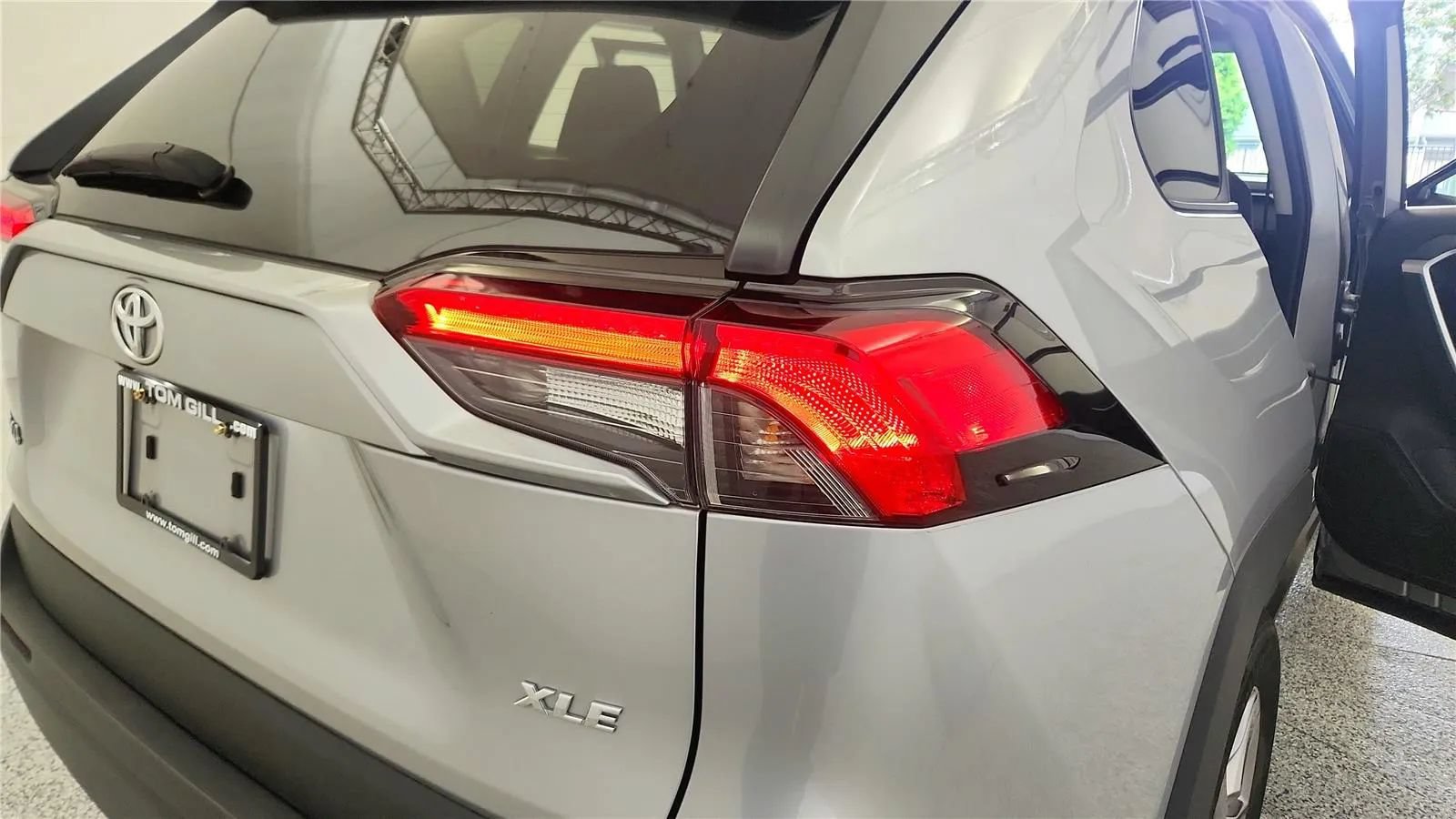 Used 2024 Toyota RAV4 XLE FWD image 15