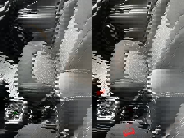 Used 2023 Jeep Renegade Latitude AWD/4WD image 31