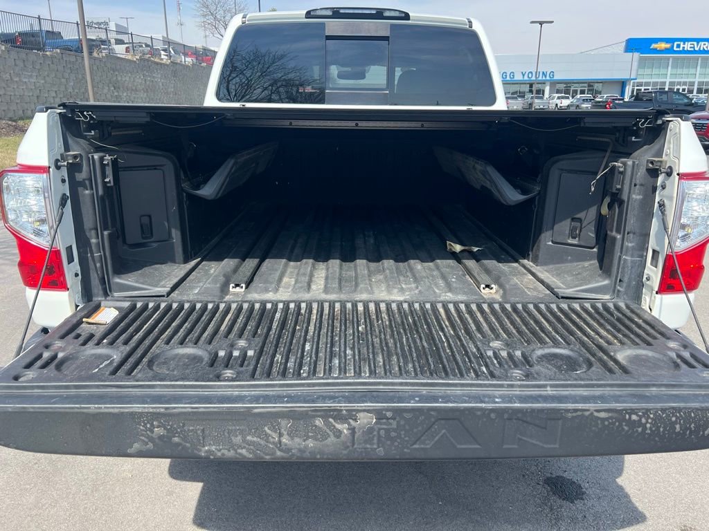 Used 2018 Nissan Titan SL w/ Chrome Package image 22