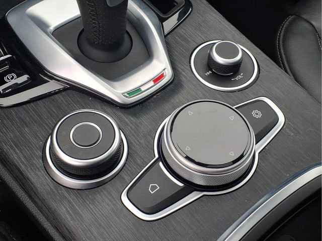 Used 2023 Alfa Romeo Stelvio Sprint image 9