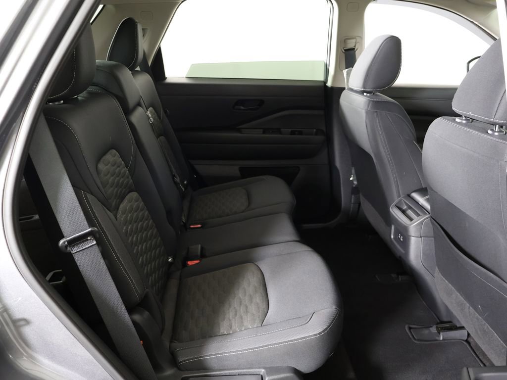Used 2023 Nissan Pathfinder S image 31