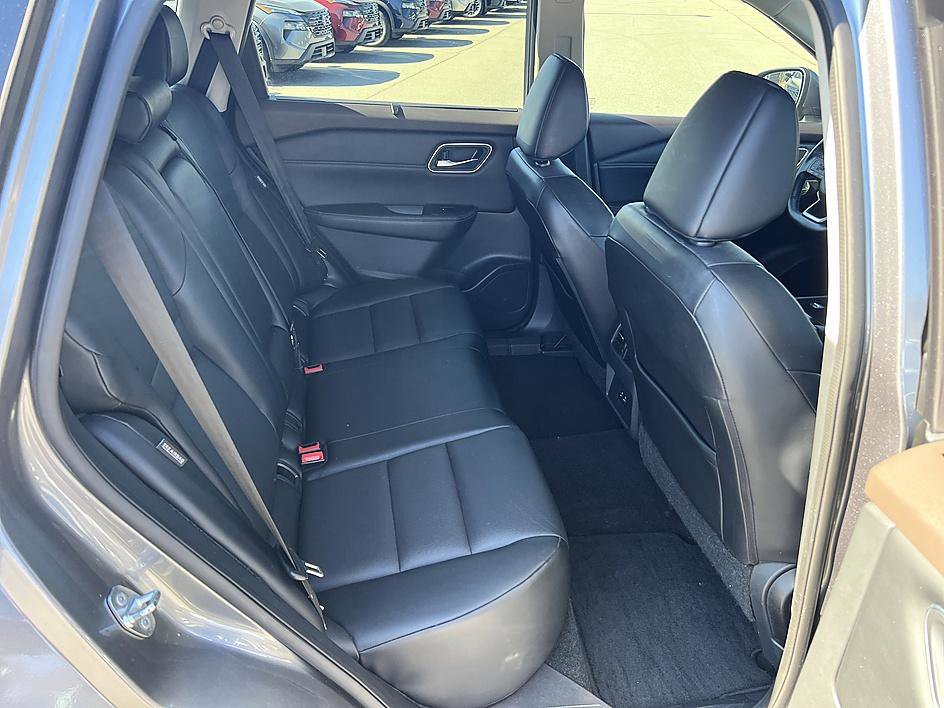 Certified 2021 Nissan Rogue SV w/ Premium Package image 16