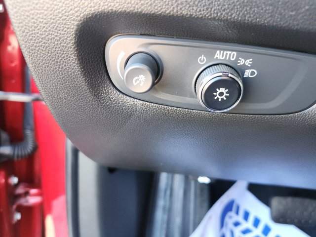 Certified 2023 Chevrolet Traverse LT FWD image 19