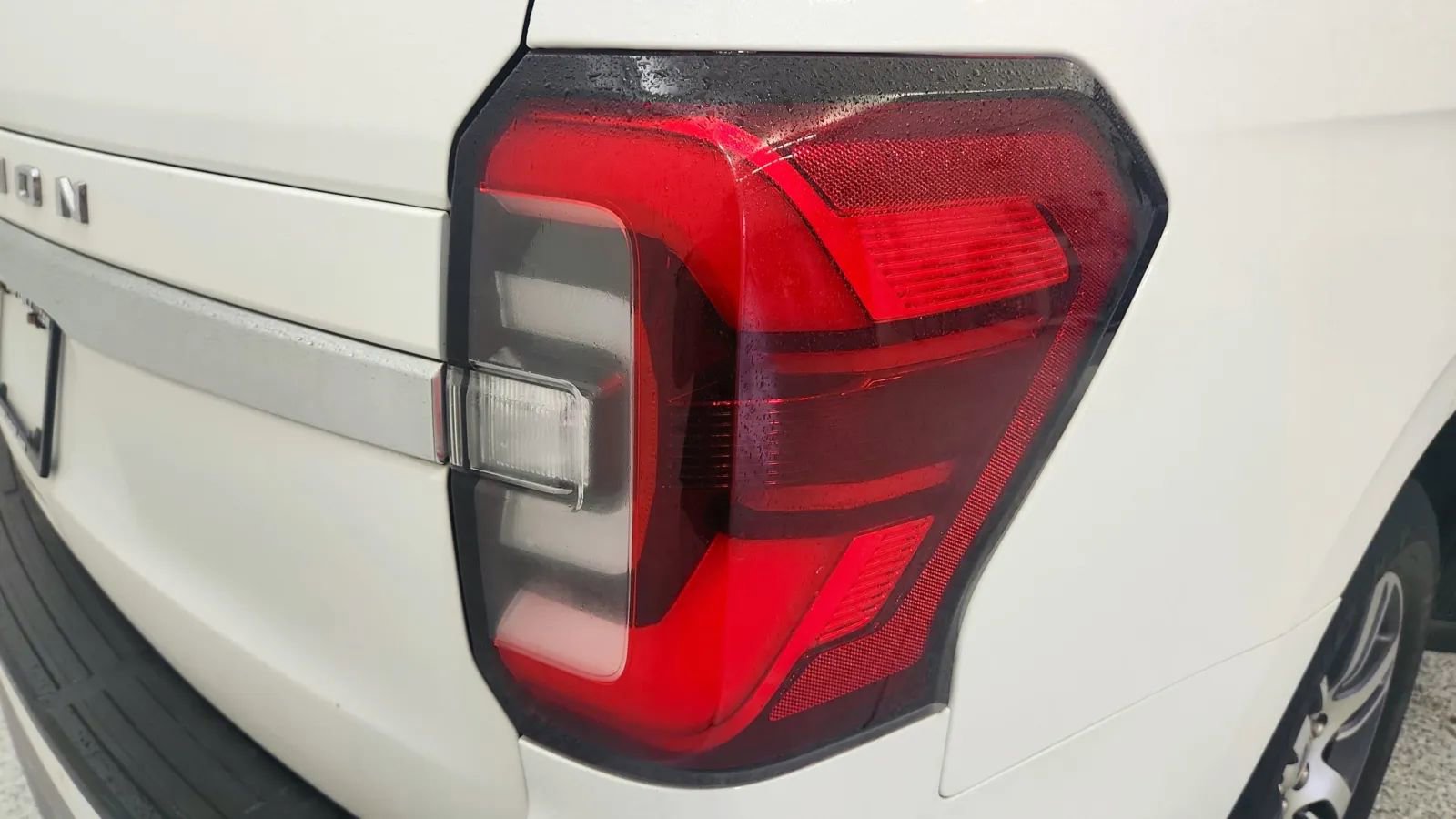 Used 2024 Ford Expedition Limited image 15