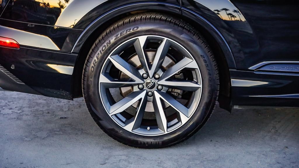 Used 2023 Audi SQ7 Prestige w/ Prestige Package image 12