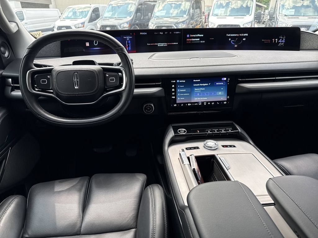 Used 2025 Lincoln Navigator L Reserve AWD/4WD image 23