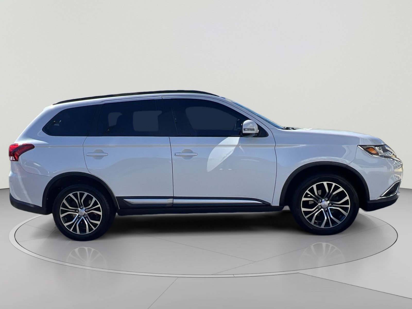 Used 2016 Mitsubishi Outlander SE AWD/4WD image 6