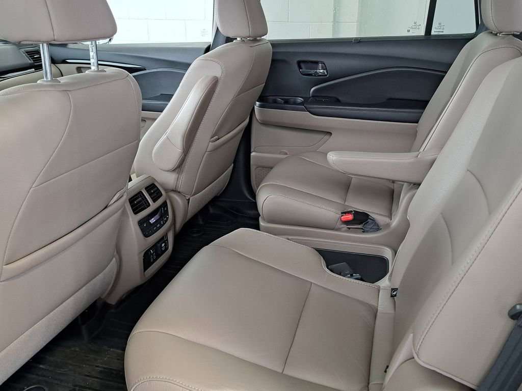 Used 2020 Honda Pilot Touring image 24