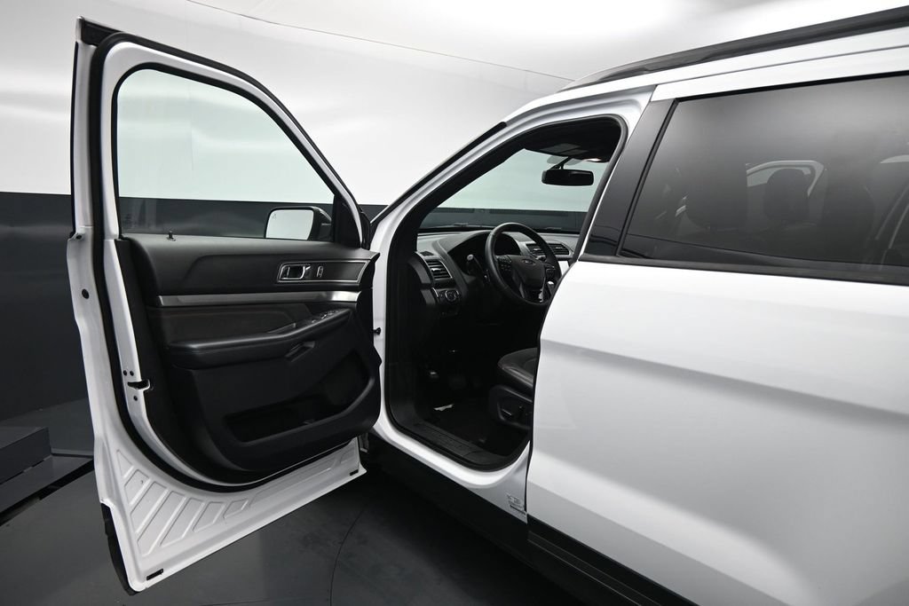 Used 2019 Ford Explorer XLT w/ Equipment Group 202A FWD image 8