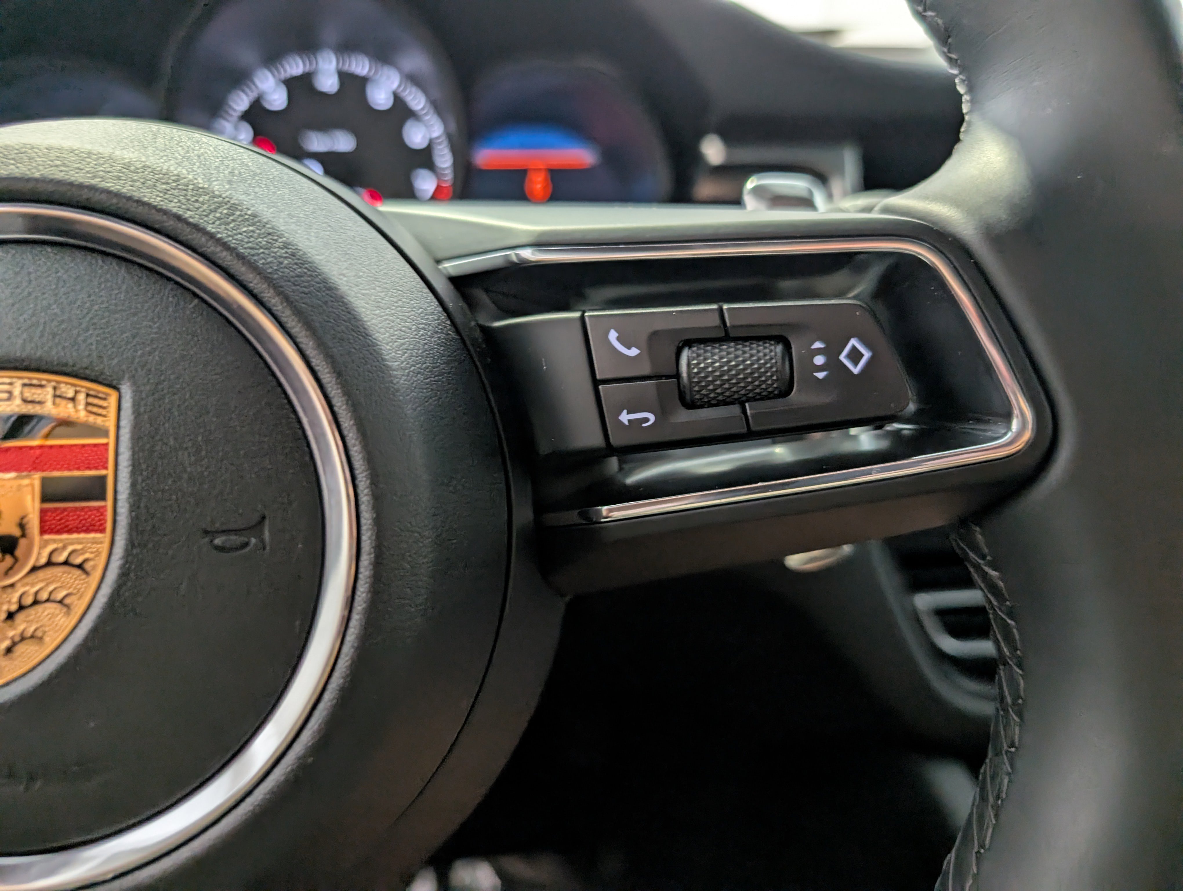 Certified 2024 Porsche Macan image 35